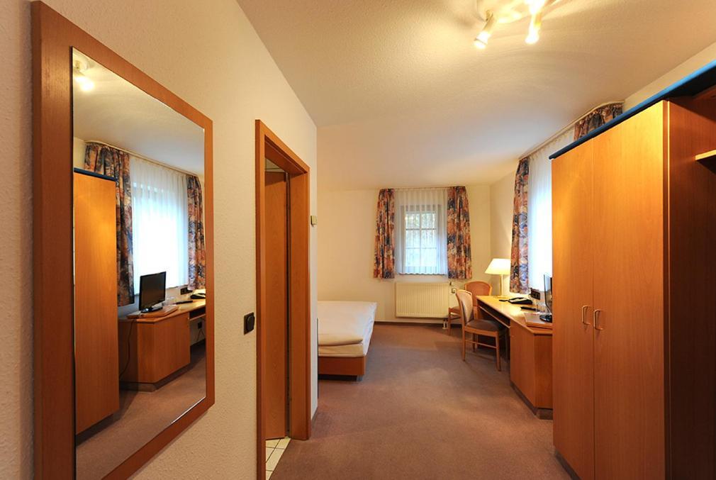 Landhotel Der Distelhof Mit Scheunencafe Dillstadt Habitación foto